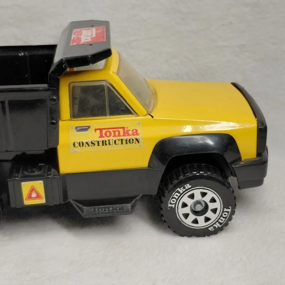 Vintage 2001 Tonka Construction Dump Truck Yellow Cab Black Bed Toy Hasbro 14